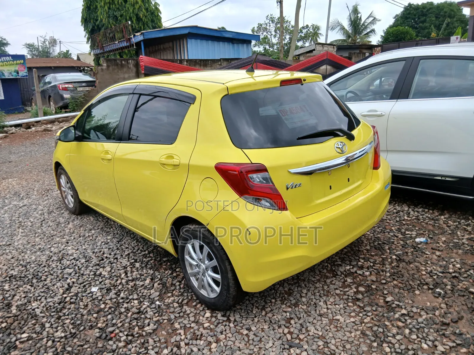 Toyota Vitz 1.3 FWD 5dr 2014 Yellow