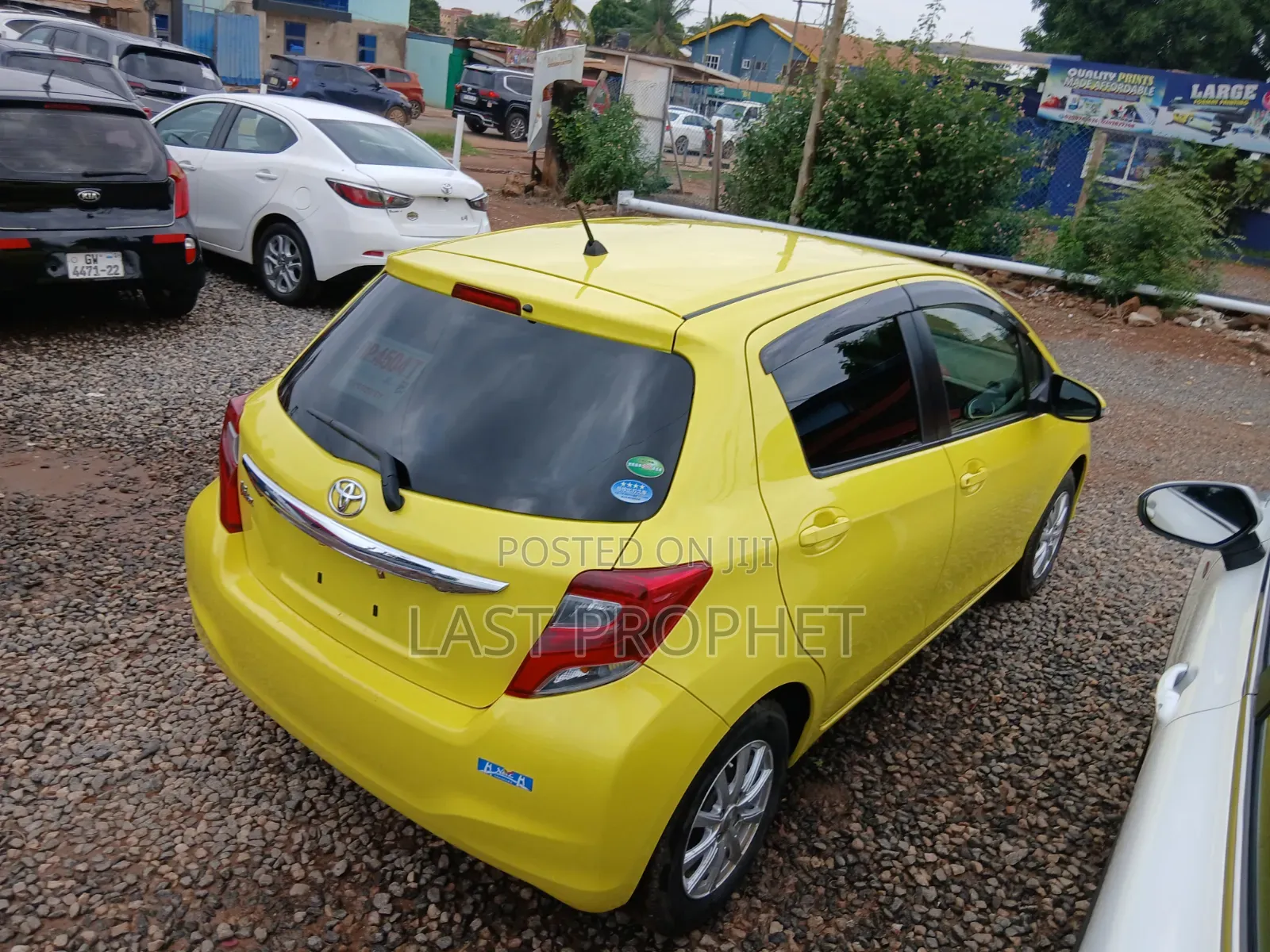 Toyota Vitz 1.3 FWD 5dr 2014 Yellow