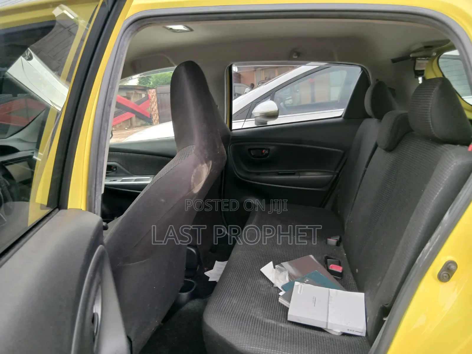 Toyota Vitz 1.3 FWD 5dr 2014 Yellow