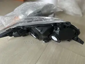 Toyota Corolla 2011-2013 Headlight