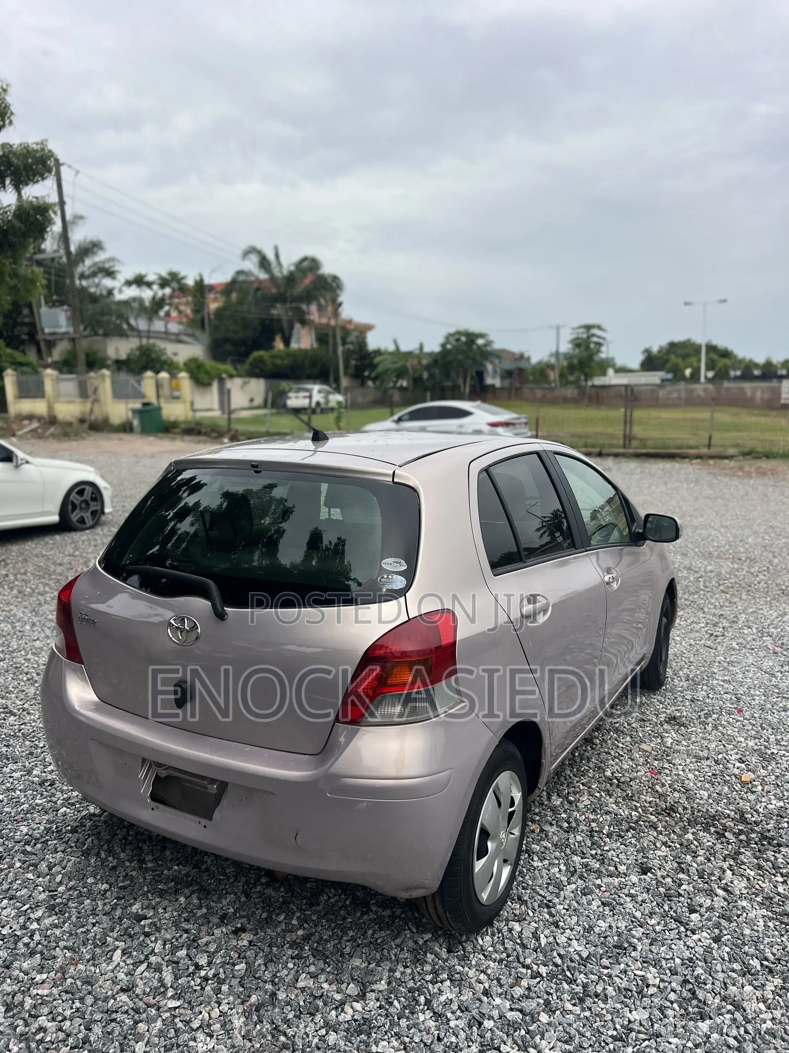 Toyota Vitz 1.3 AWD 3dr 2010 Silver
