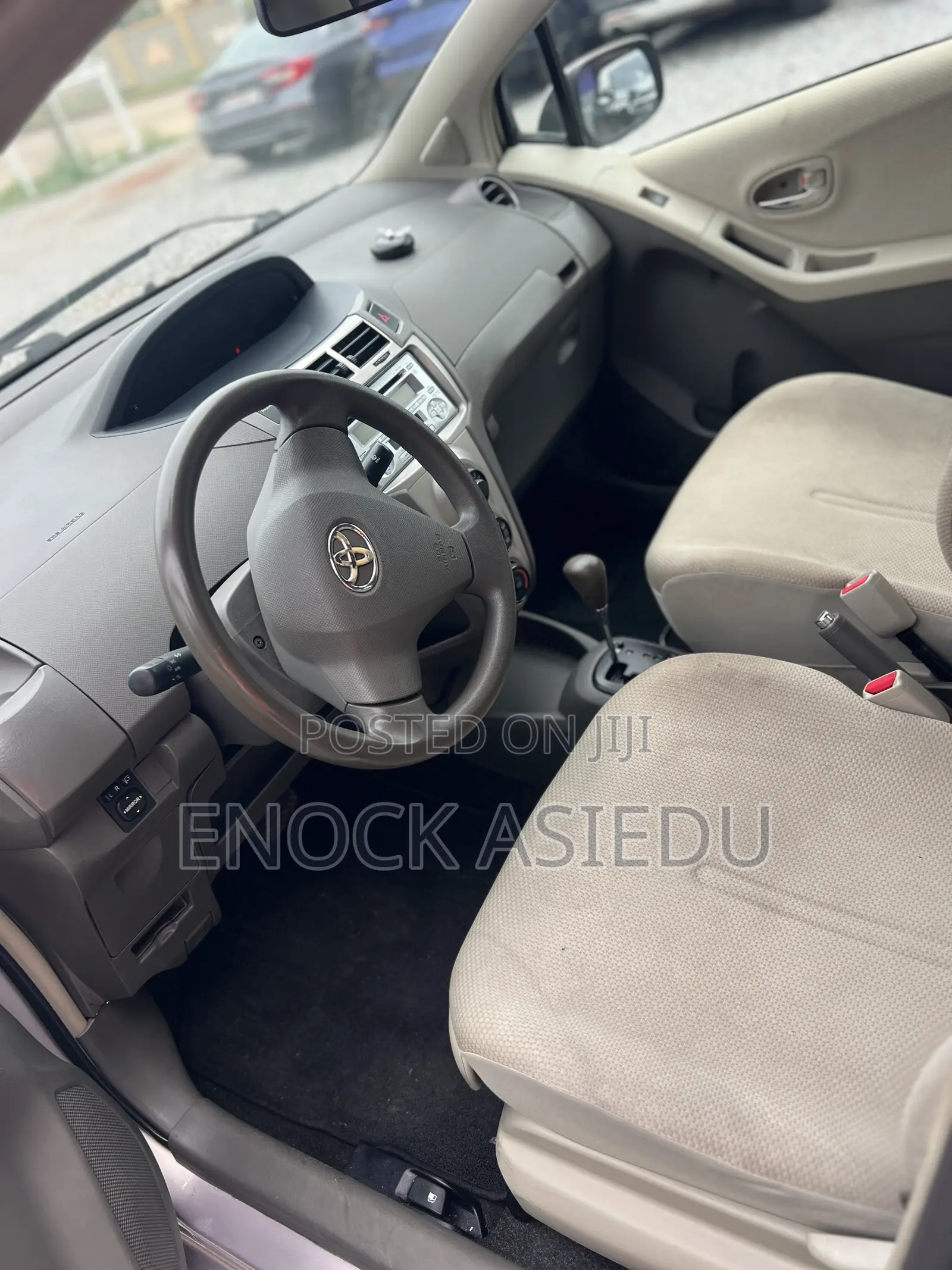 Toyota Vitz 1.3 AWD 3dr 2010 Silver