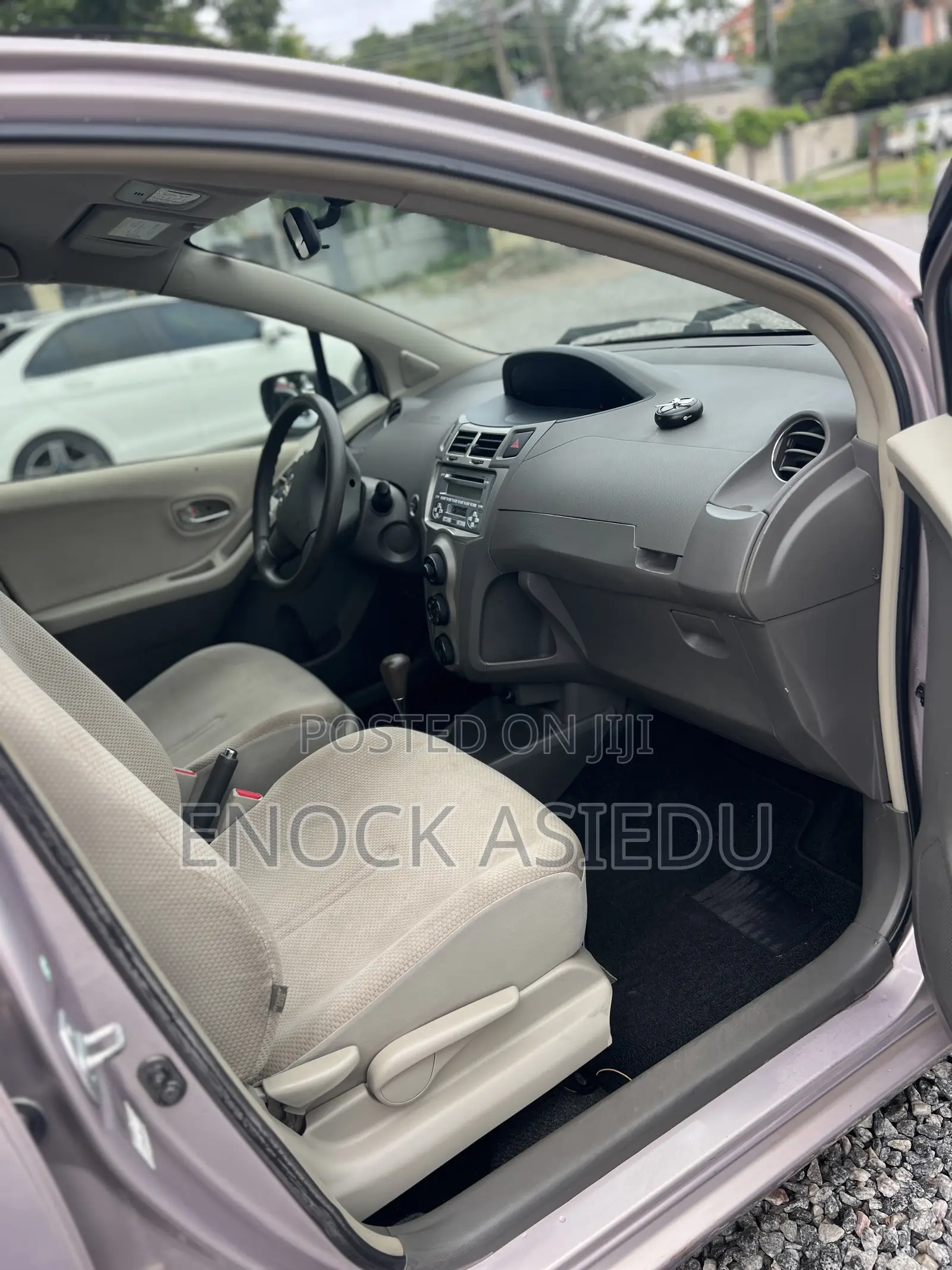 Toyota Vitz 1.3 AWD 3dr 2010 Silver