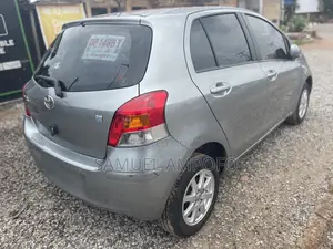 Toyota Yaris Base Hatchback 5dr 2010 Gray