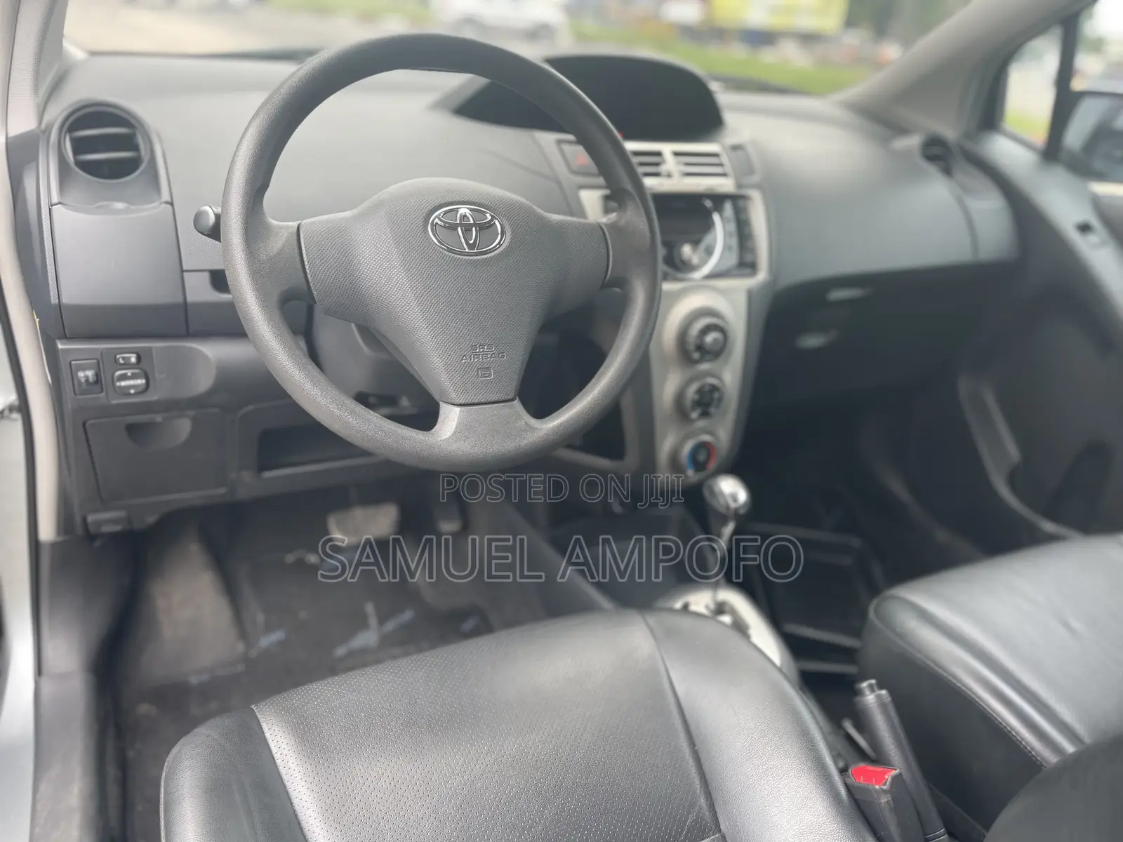 Toyota Yaris Base Hatchback 5dr 2010 Gray