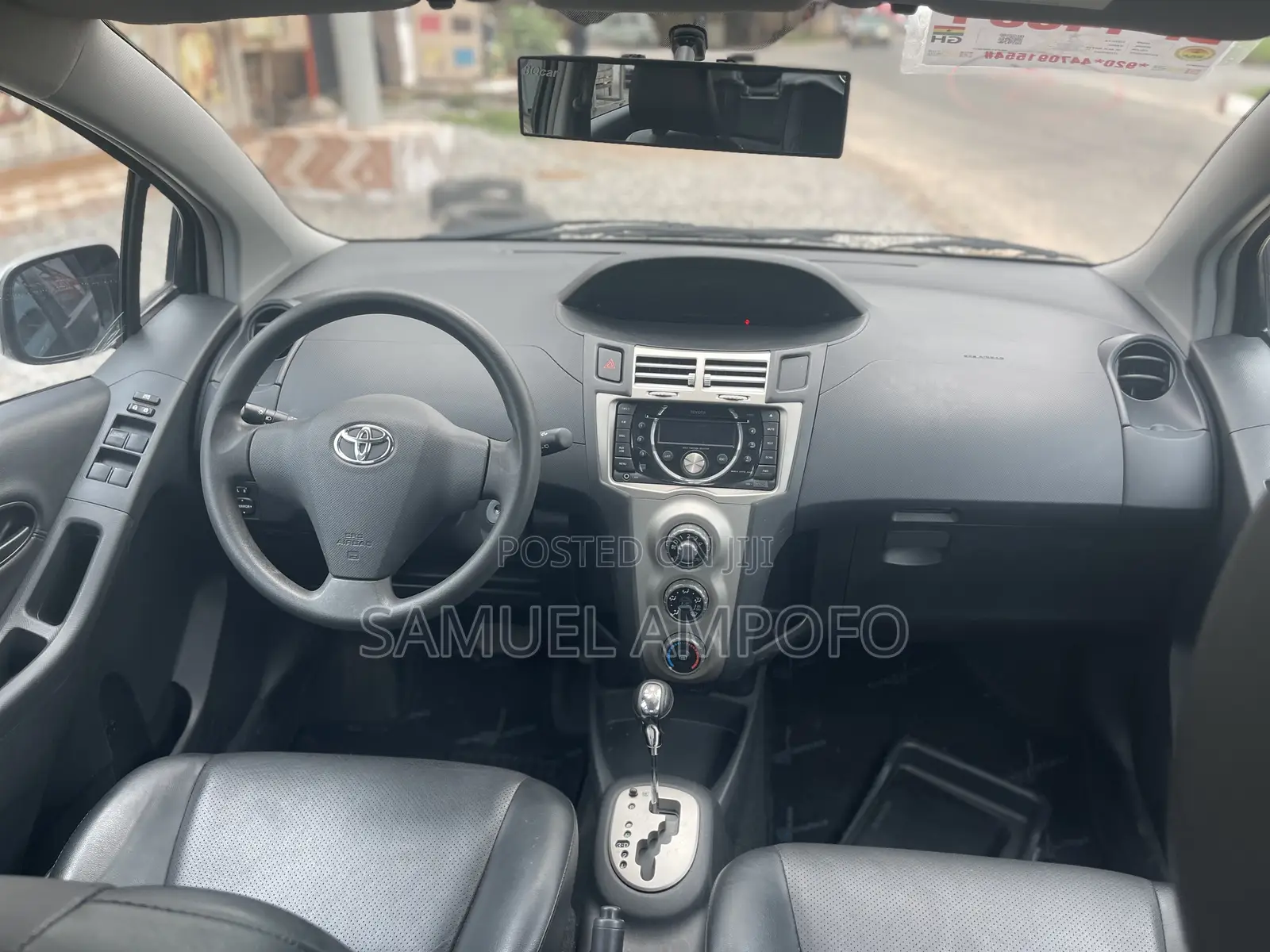 Toyota Yaris Base Hatchback 5dr 2010 Gray