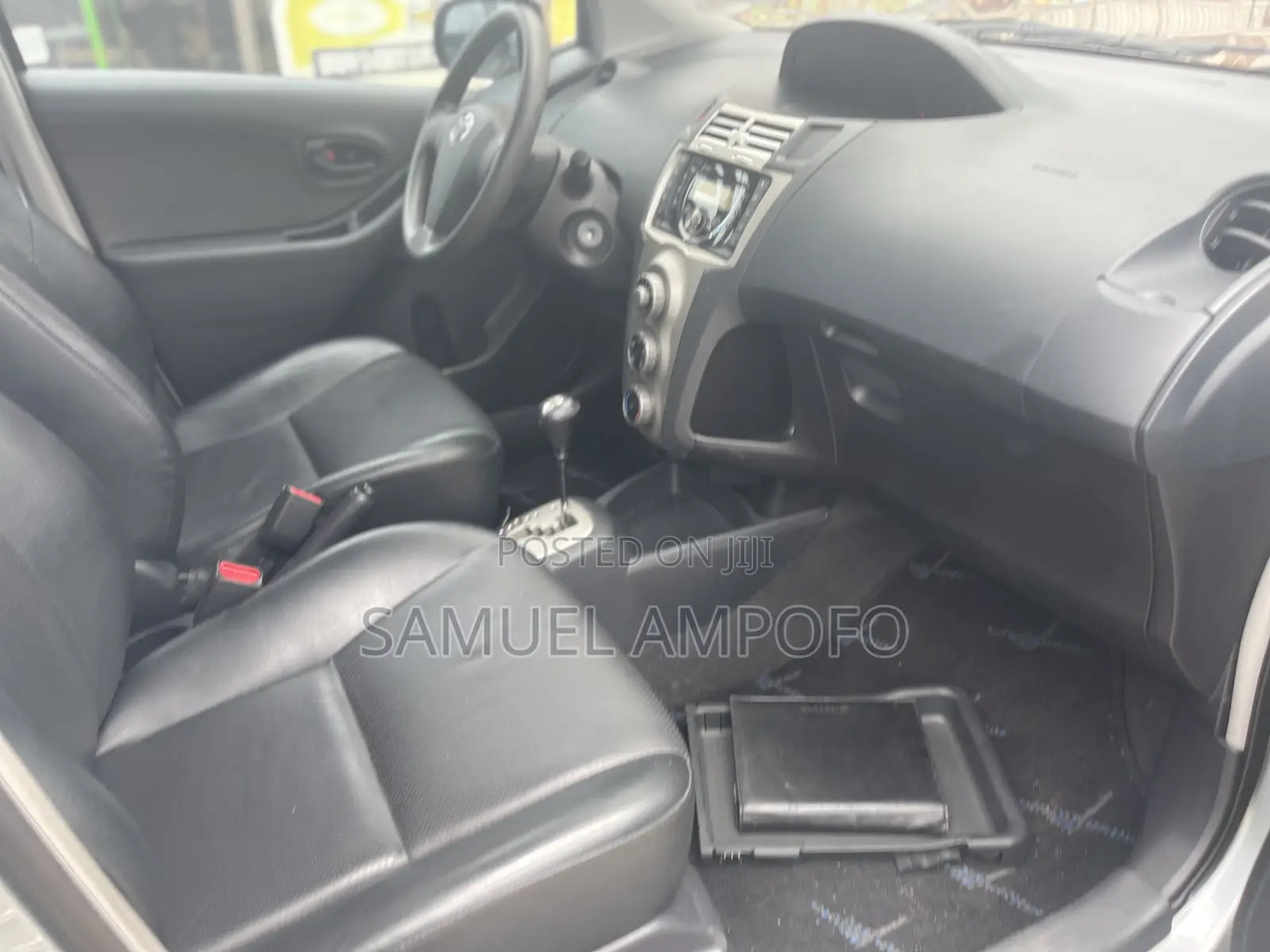 Toyota Yaris Base Hatchback 5dr 2010 Gray