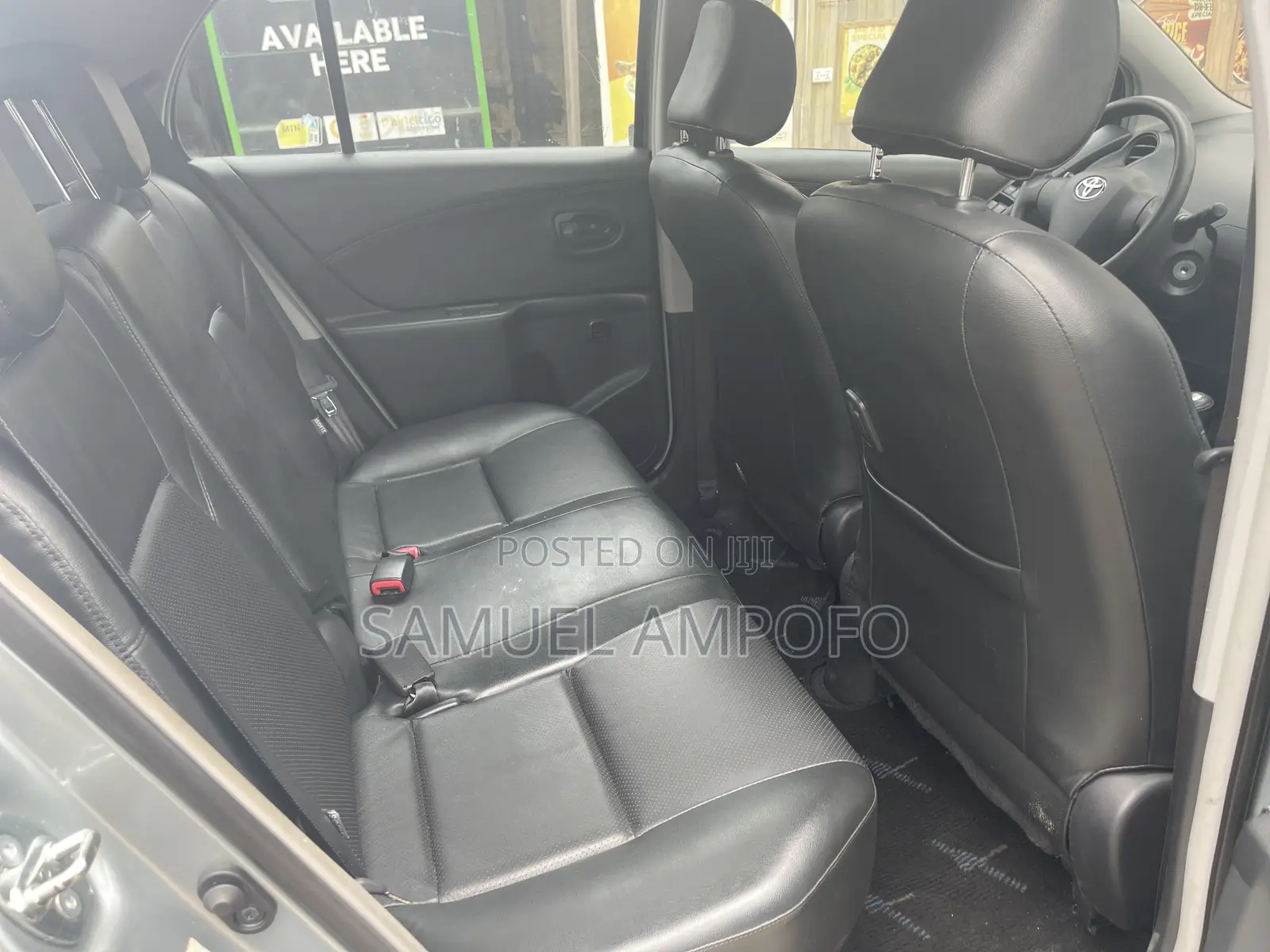 Toyota Yaris Base Hatchback 5dr 2010 Gray
