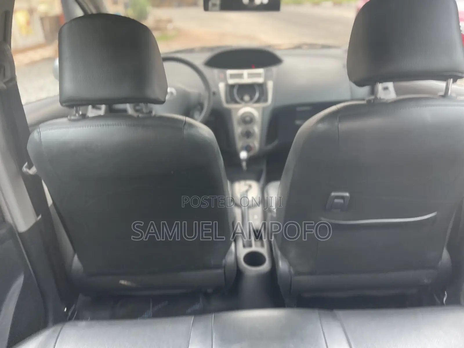 Toyota Yaris Base Hatchback 5dr 2010 Gray
