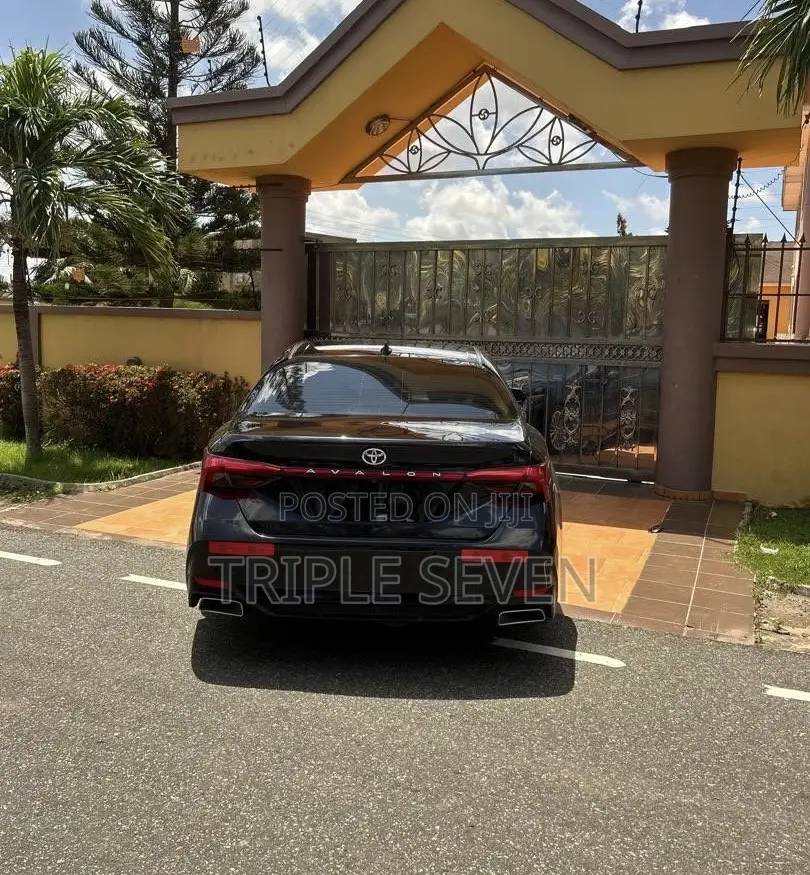 Toyota Avalon Limited FWD Sedan (3.5L V6 8A) 2019 Black