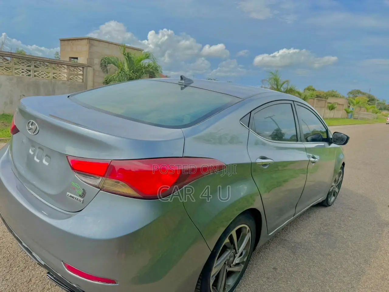 Hyundai Elantra Limited Sedan FWD (1.8L 4cyl 6A) 2016 Silver