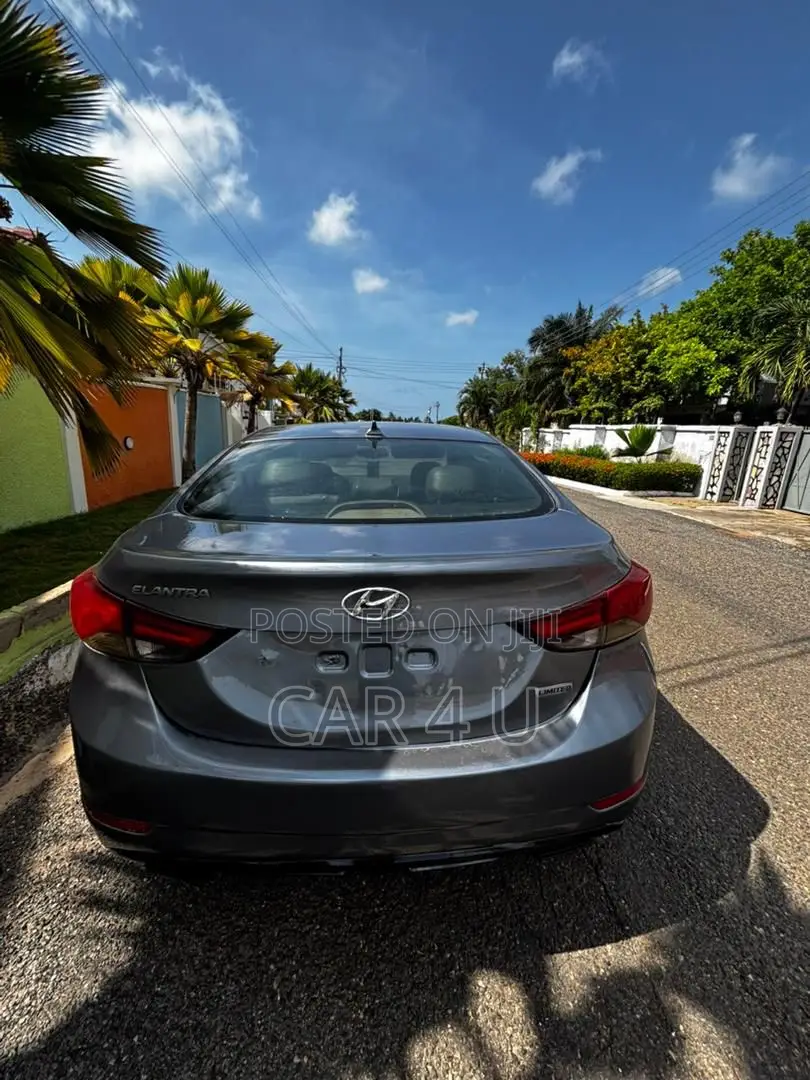 Hyundai Elantra Limited Sedan FWD (1.8L 4cyl 6A) 2016 Silver