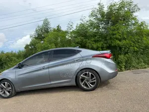 Hyundai Elantra Limited Sedan FWD (1.8L 4cyl 6A) 2016 Silver