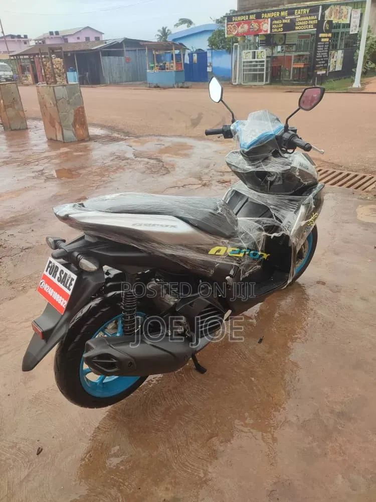Yamaha 2025 Black