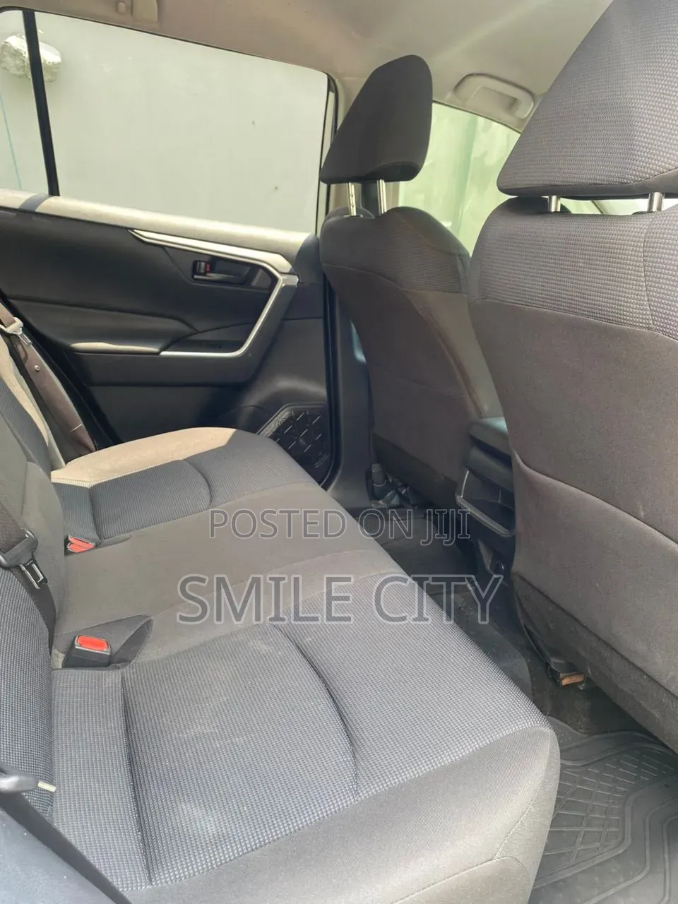 Toyota RAV4 LE AWD 2019 White