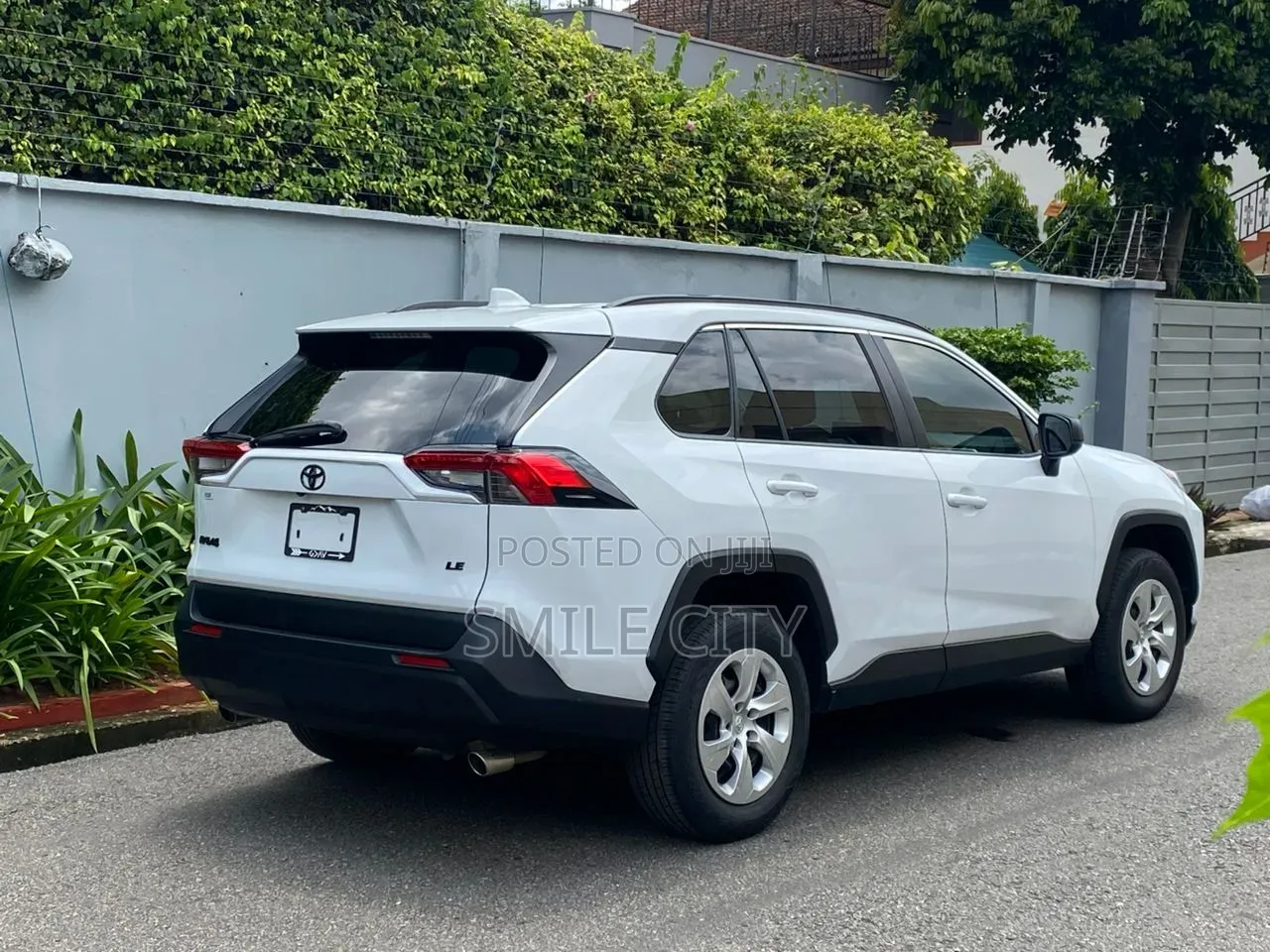 Toyota RAV4 LE AWD 2019 White