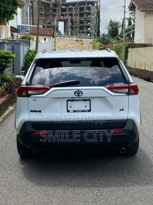 Toyota RAV4 LE AWD 2019 White