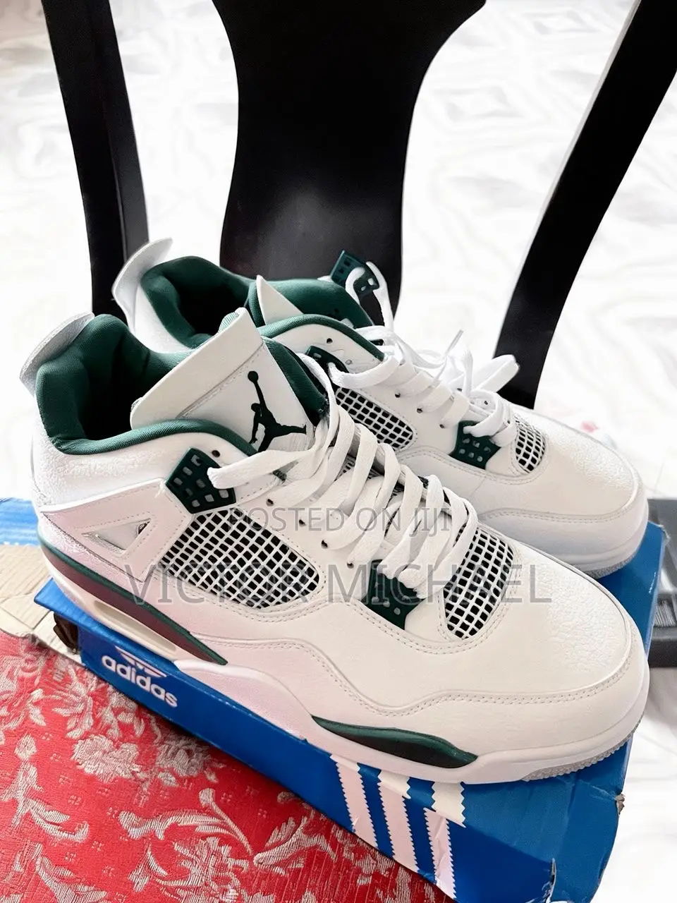 Jordan 4 Restro