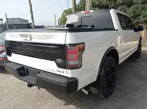 Ford F-150 Platinum 4x2 SuperCrew Cab Styleside 5.5 ft. box 145 in. WB
