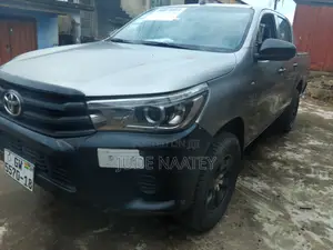 Toyota Hilux 2018 Silver
