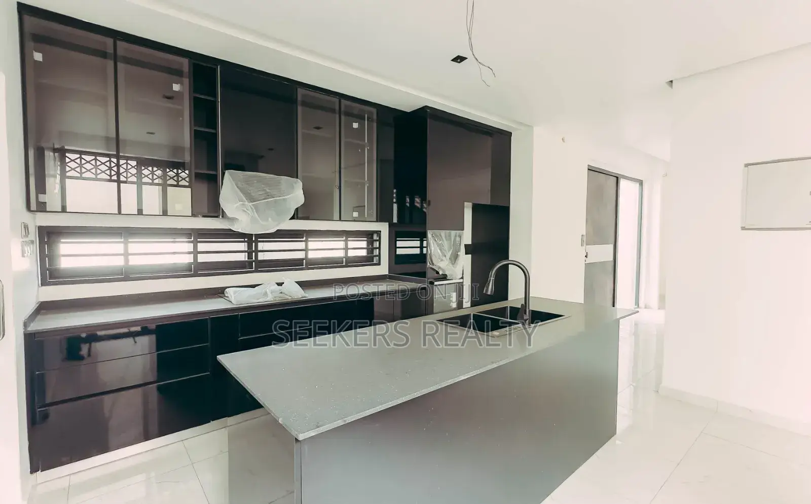 4bdrm Bungalow in Seekers Realty, Accra Metropolitan for sale