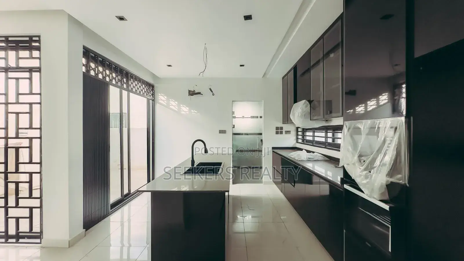 4bdrm Bungalow in Seekers Realty, Accra Metropolitan for sale