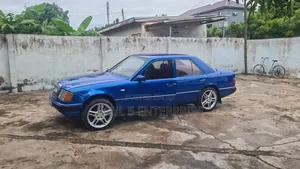 Mercedes-Benz 200E 1991 Blue