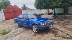 Mercedes-Benz 200E 1991 Blue