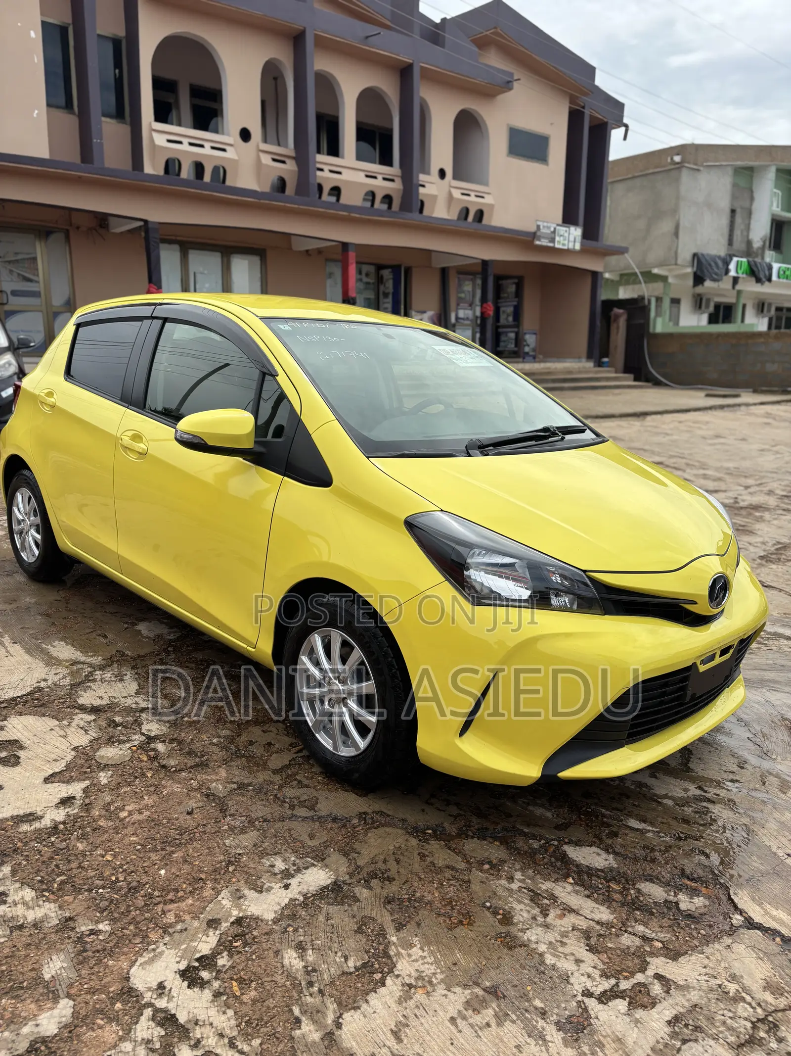 Toyota Vitz 1.3 AWD 3dr 2014 Yellow