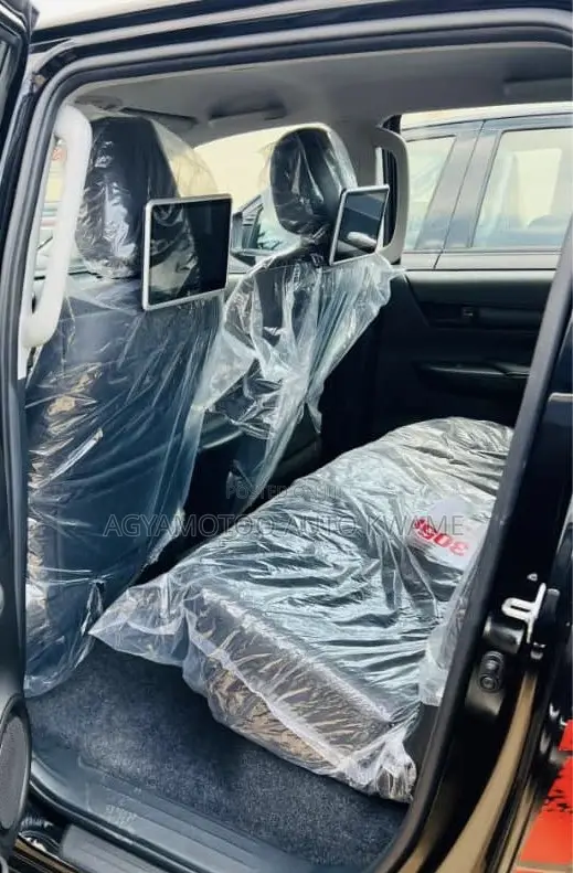 Toyota Hilux 2025 Black