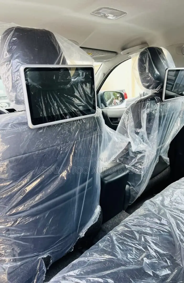 Toyota Hilux 2025 Black