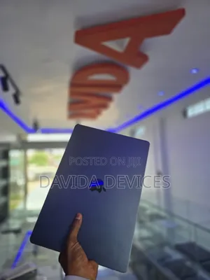 Laptop Apple MacBook Air 2023 M2 8GB Apple M2 SSD 256GB
