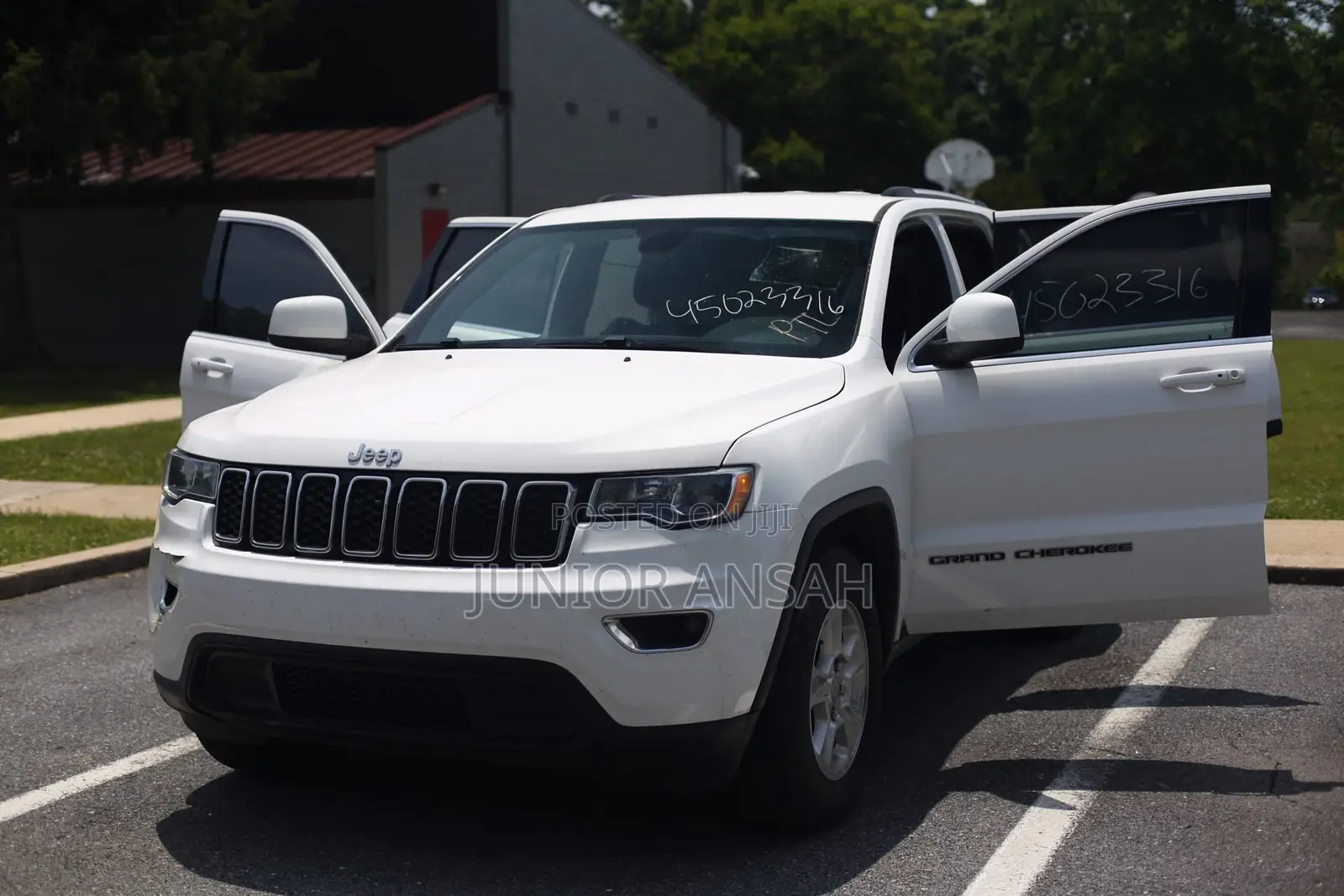 Jeep Grand Cherokee Laredo 4dr 4x4 2017 White