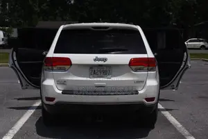 Jeep Grand Cherokee Laredo 4dr 4x4 2017 White