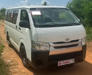 Toyota HiAce 2014 White