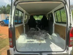 Toyota HiAce 2014 White