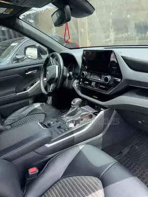 Toyota Highlander XSE AWD 2023 White
