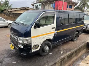 Toyota HiAce 2012 Blue