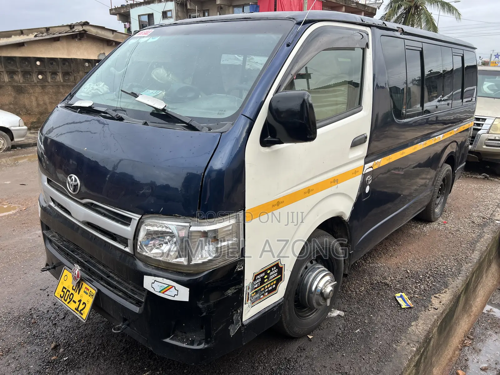 Toyota HiAce 2012 Blue