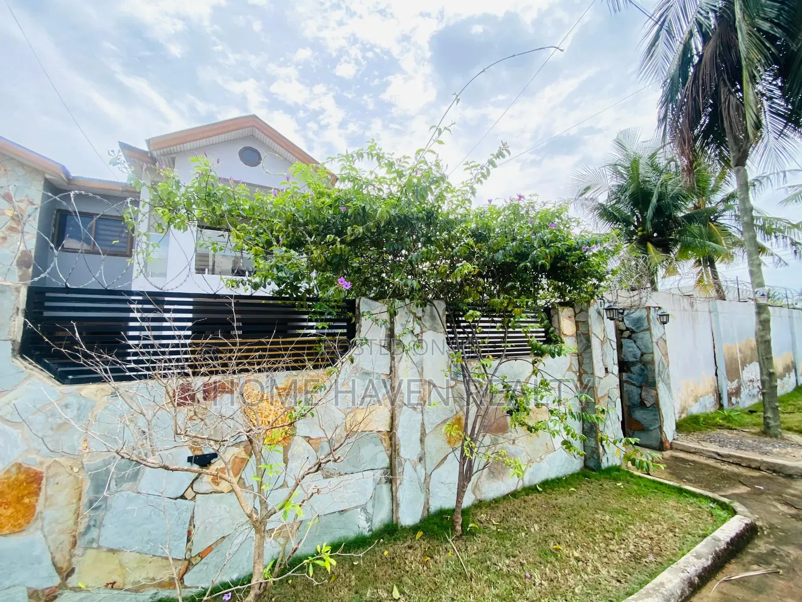 0.12 Acre Land/House for Sale at Dzorwulu