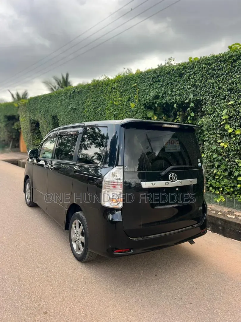 Toyota Voxy 2010 Black