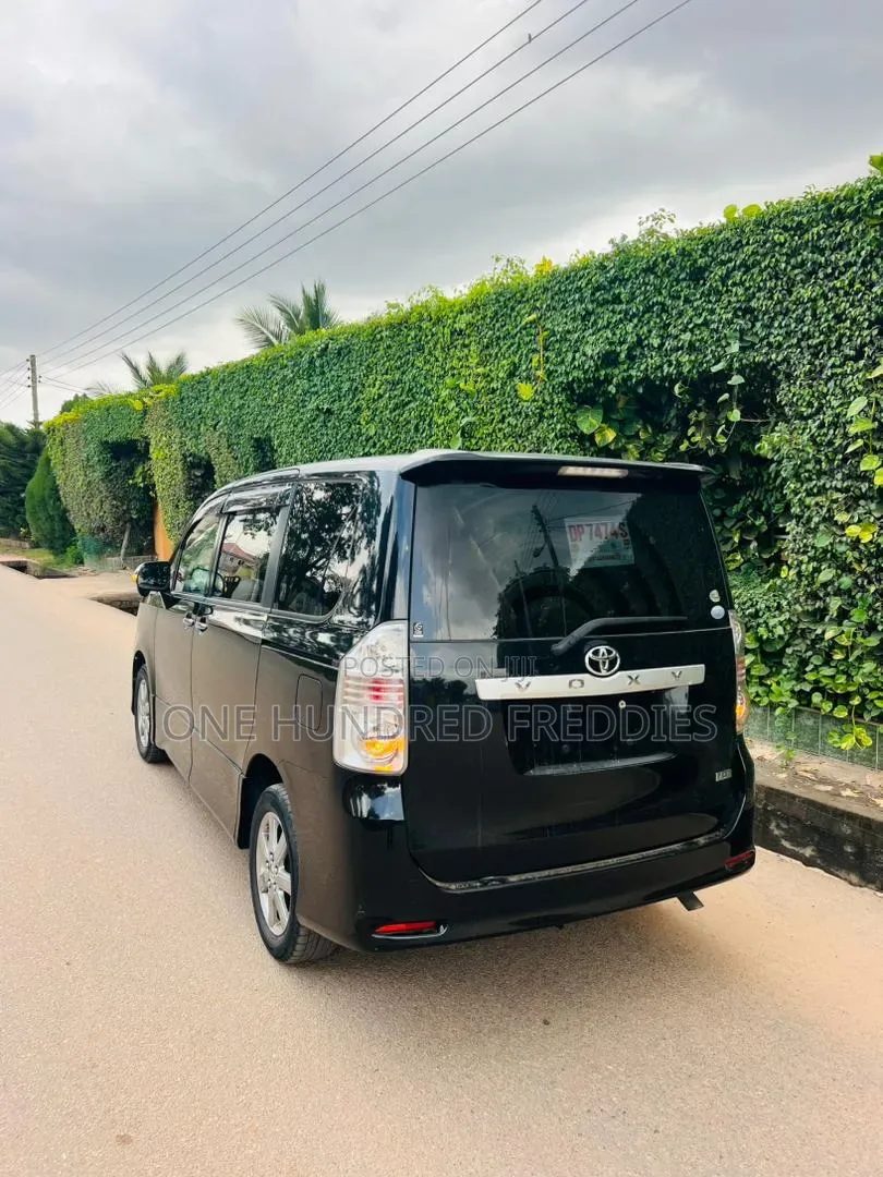 Toyota Voxy 2010 Black