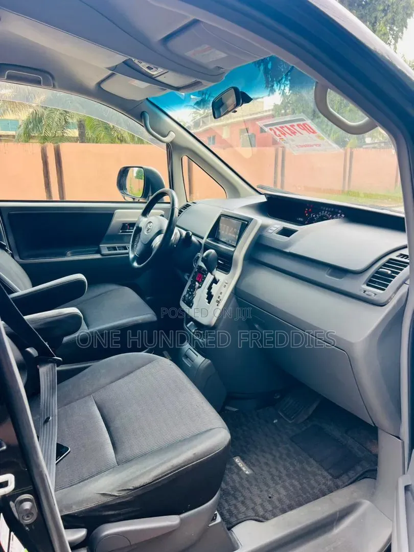 Toyota Voxy 2010 Black