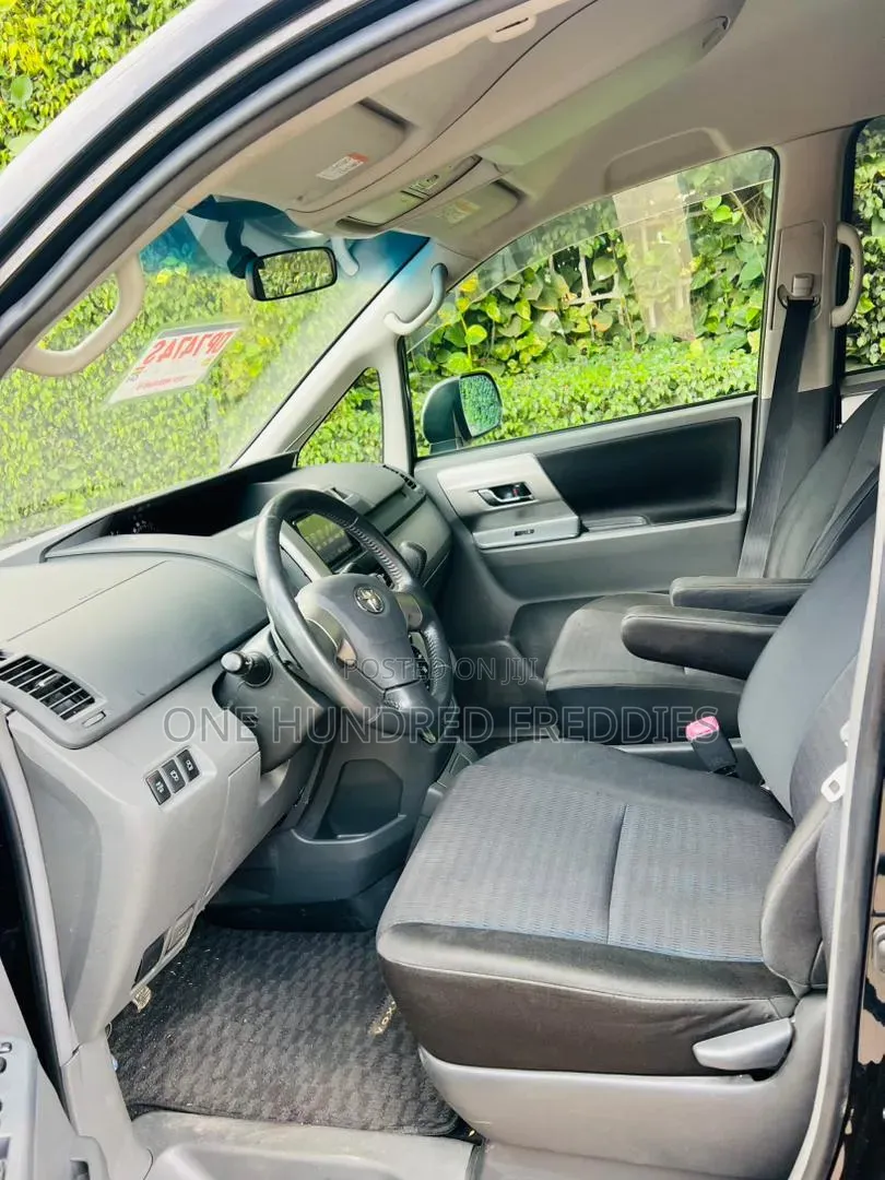 Toyota Voxy 2010 Black