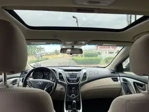 Hyundai Elantra Limited Sedan FWD (1.8L 4cyl 6A) 2016 Red