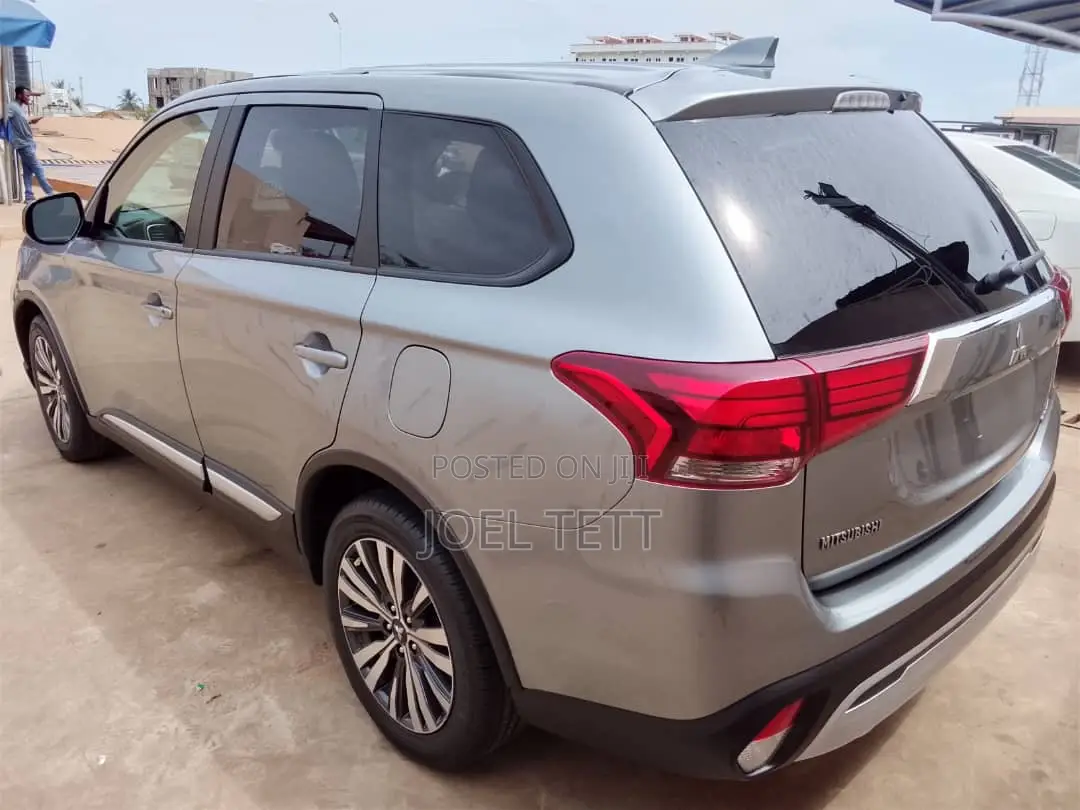 Mitsubishi Outlander 2019 Gray