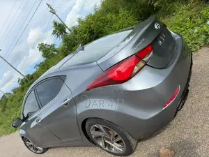 Hyundai Elantra Limited Sedan FWD (1.8L 4cyl 6A) 2016 Silver