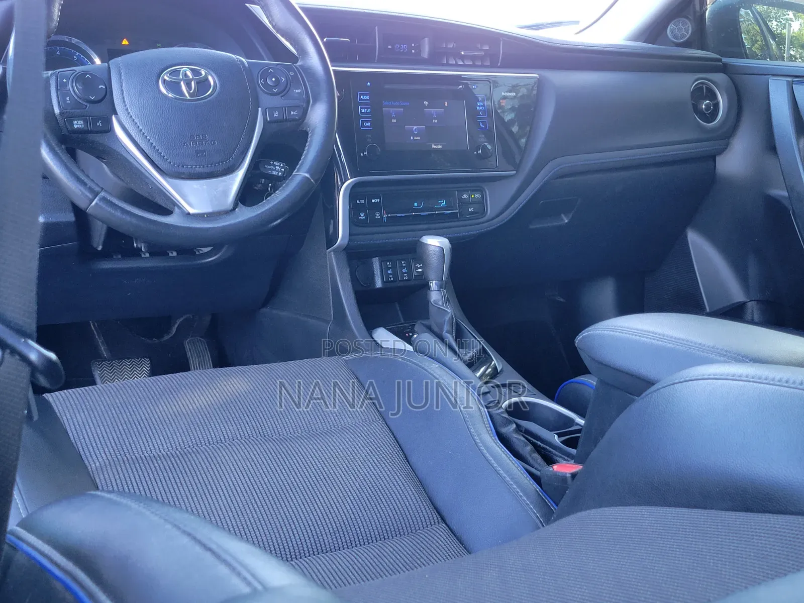 Toyota Corolla 2017 Brown