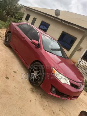 Toyota Camry SE 4dr Sedan (2.5L 4cyl 6A) 2012 Red