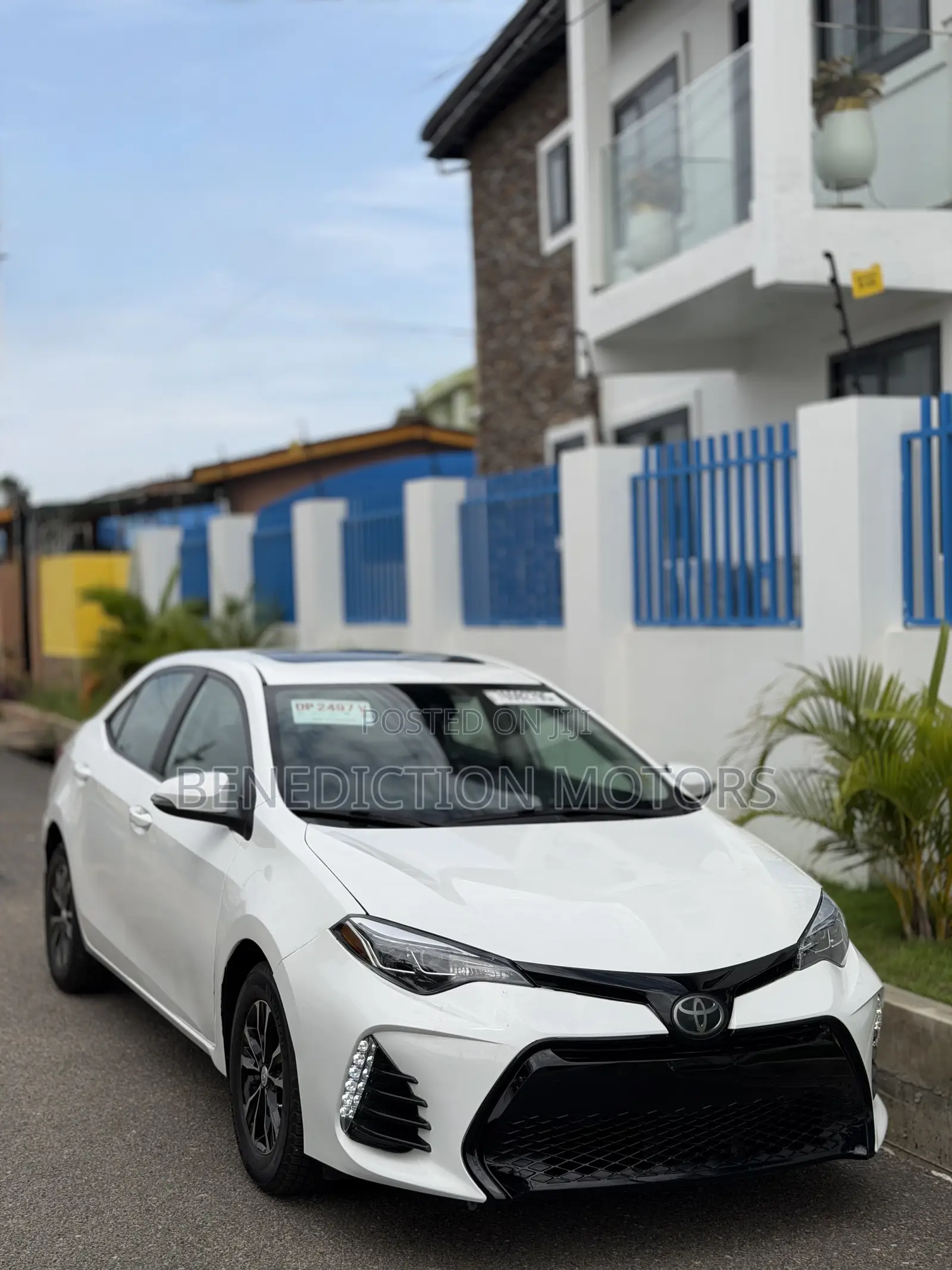 Toyota Corolla SE (1.8L 4cyl 2A) 2018 White